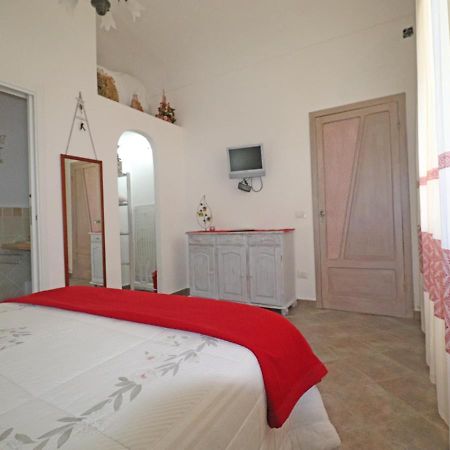 Murphy Holiday Home - Mongiardino 01 Ла-Маддалена Экстерьер фото