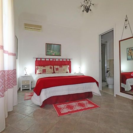 Murphy Holiday Home - Mongiardino 01 Ла-Маддалена Экстерьер фото
