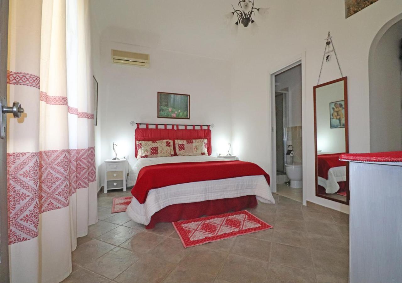 Murphy Holiday Home - Mongiardino 01 Ла-Маддалена Экстерьер фото